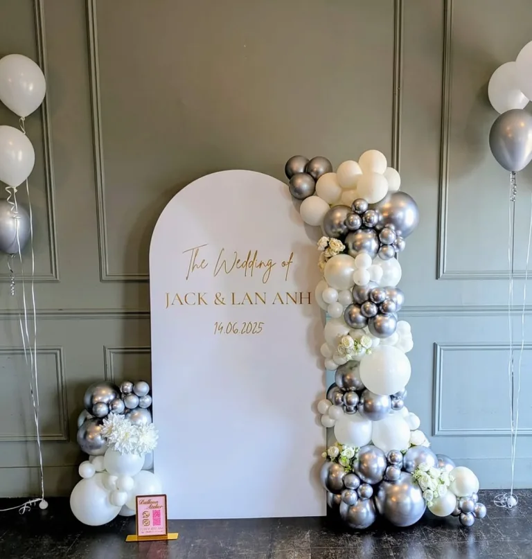 wedding balloon arch