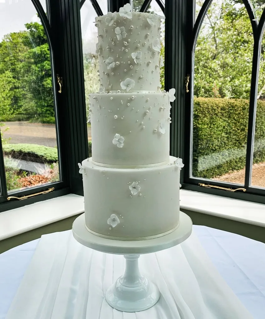 Pearl Cake Stand Décor