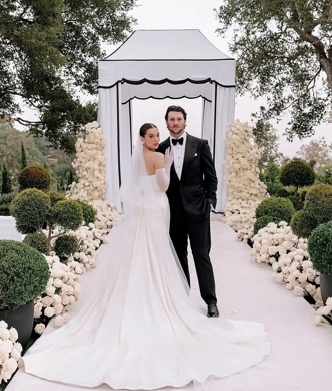 Mr and Mrs Wedding Table Decoration Ideas