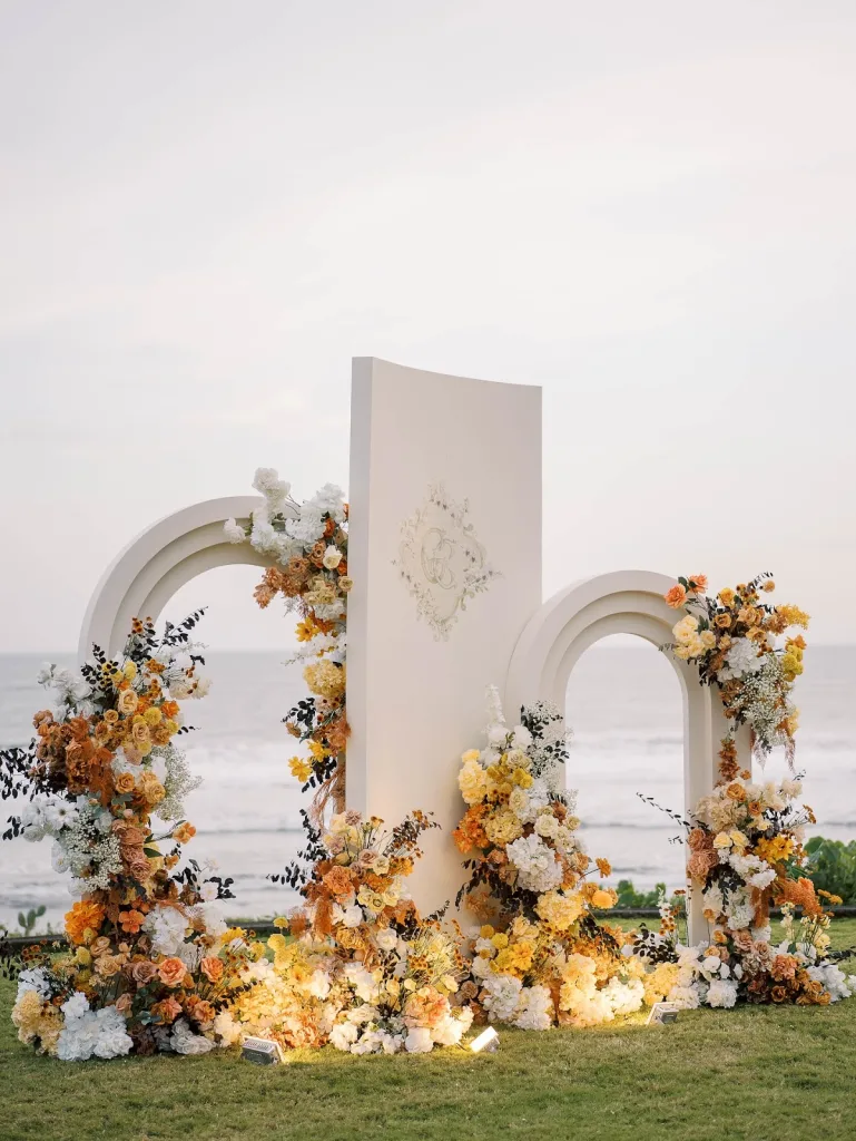 Moss-Wrapped Handle Bouquet