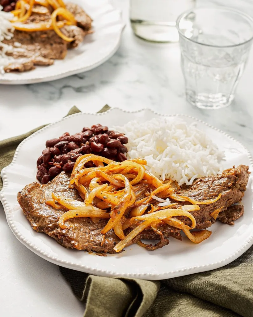 Bistec Encebollado